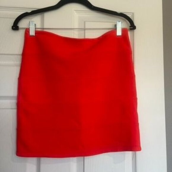 Millau Ribbed Red Mini Bandage Skirt Medium - Picture 2 of 4